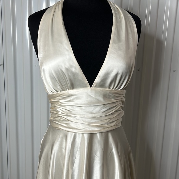 Gorgeous Vintage Adrianna Papell Boutique Silk Halter Dress. Preowned - Picture 2 of 11